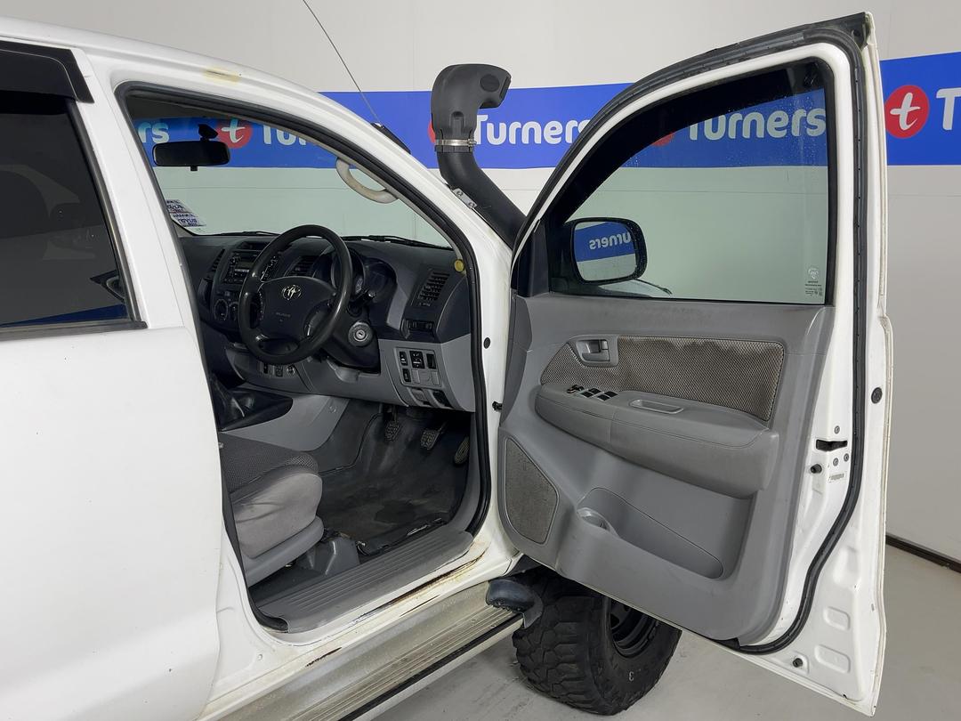 Photo '14' of Toyota Hilux