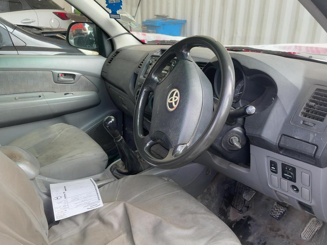 Photo '13' of Toyota Hilux TD EC