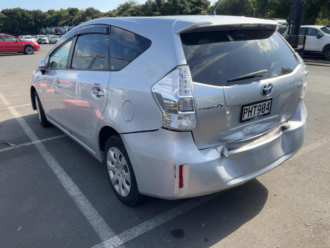 Photo '4' of Toyota Prius Alpha