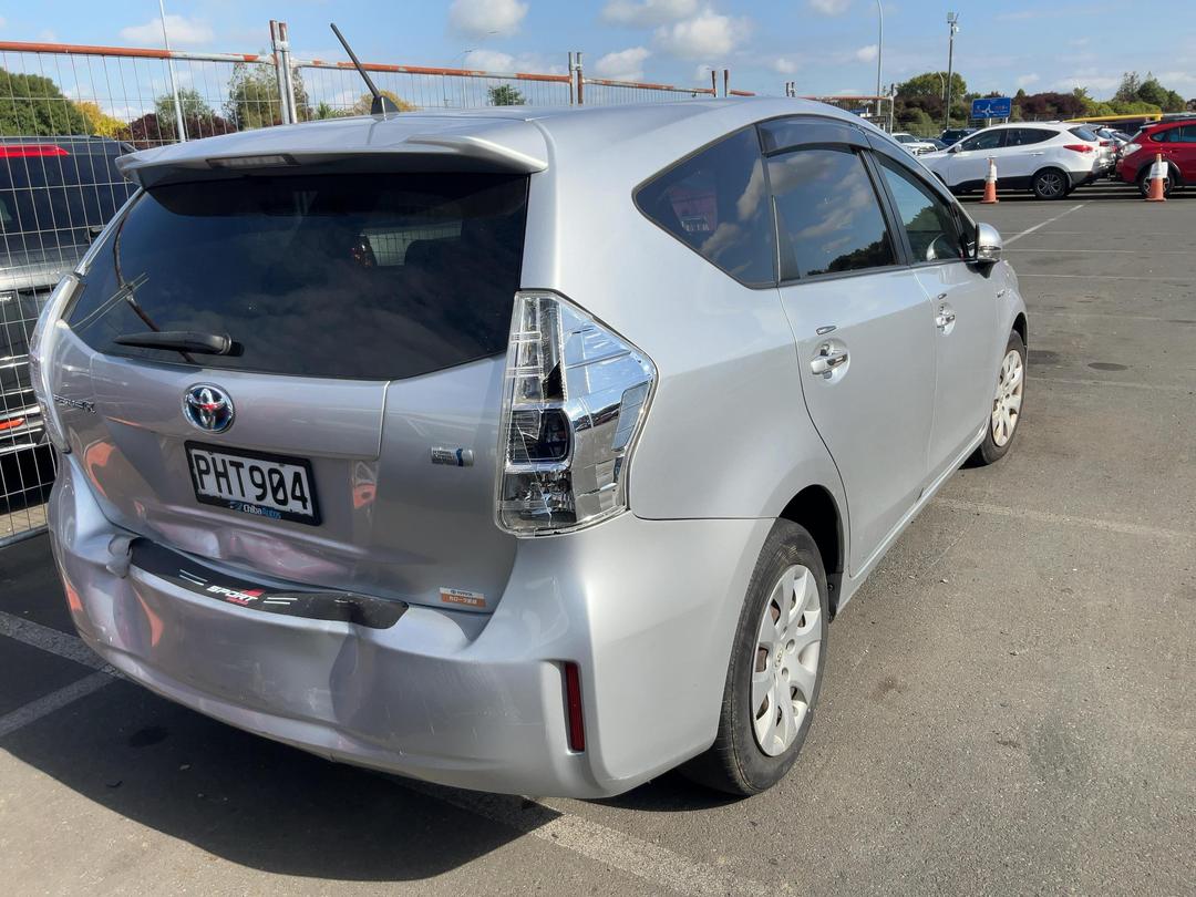 Photo '5' of Toyota Prius Alpha