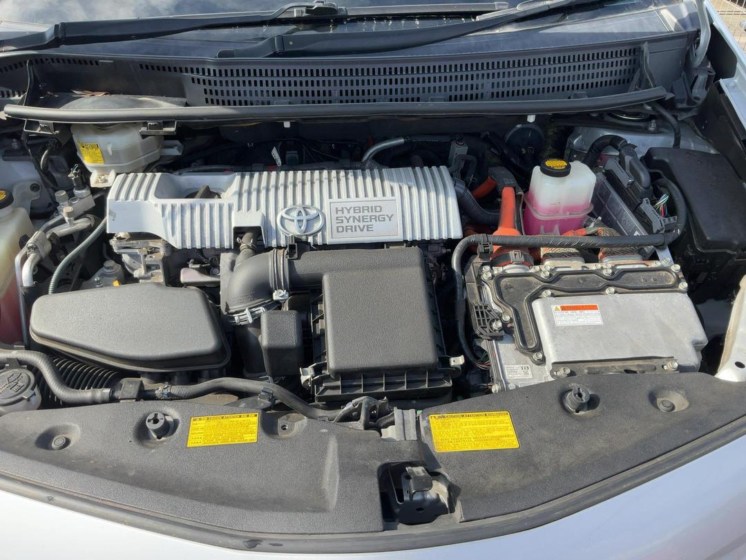 Photo '7' of Toyota Prius Alpha