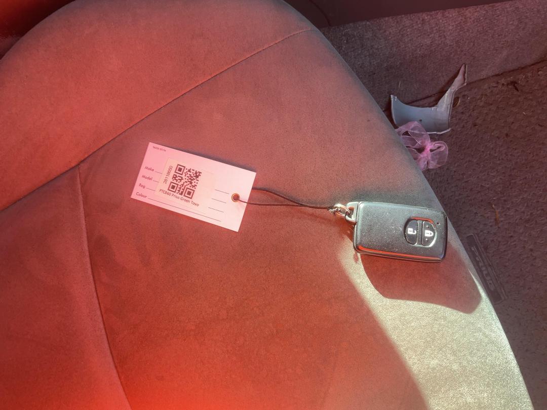 Photo '16' of Toyota Prius