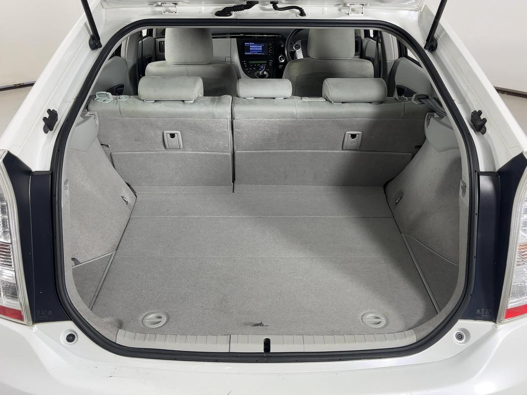 Photo '14' of Toyota Prius