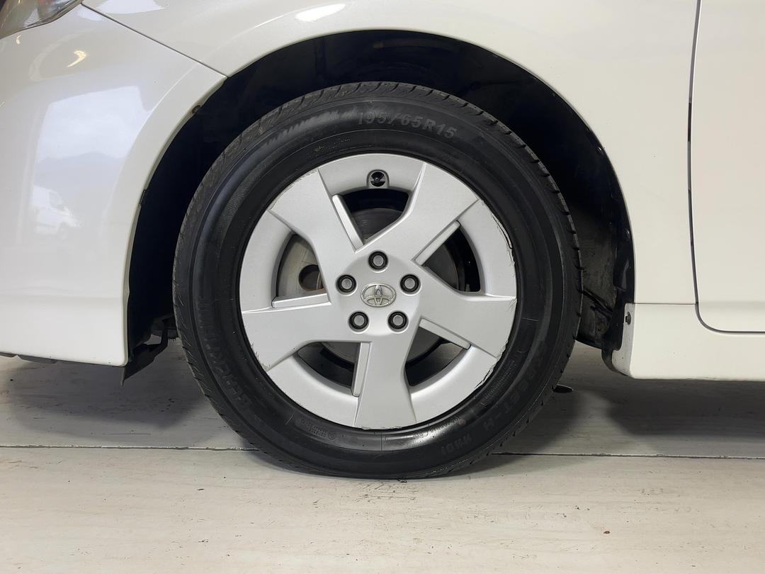 Photo '10' of Toyota Prius