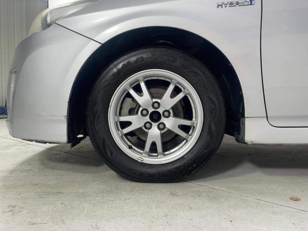 Photo '10' of Toyota Prius
