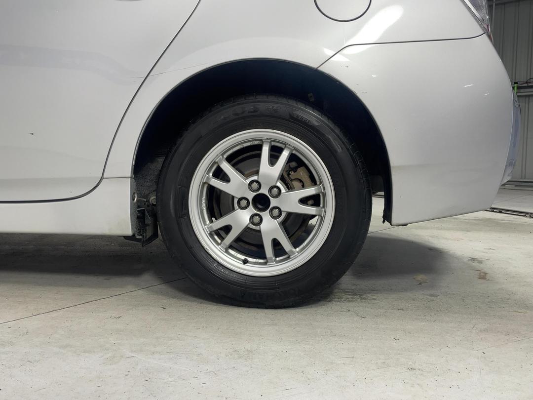 Photo '11' of Toyota Prius