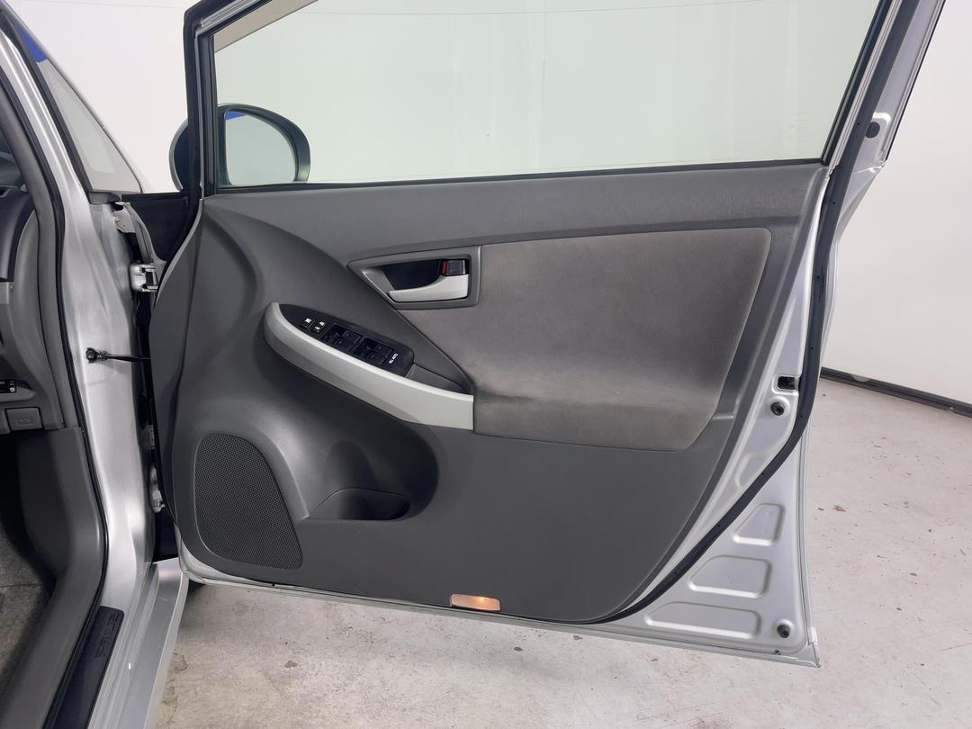 Photo '15' of Toyota Prius
