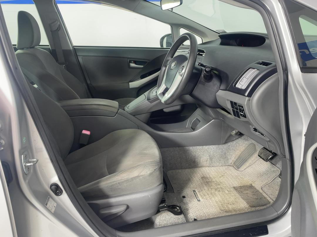 Photo '16' of Toyota Prius