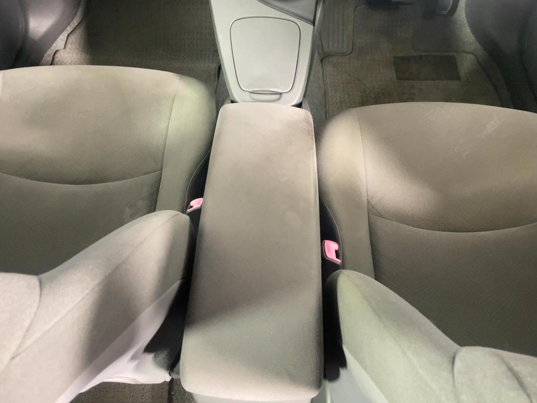 Photo '18' of Toyota Prius