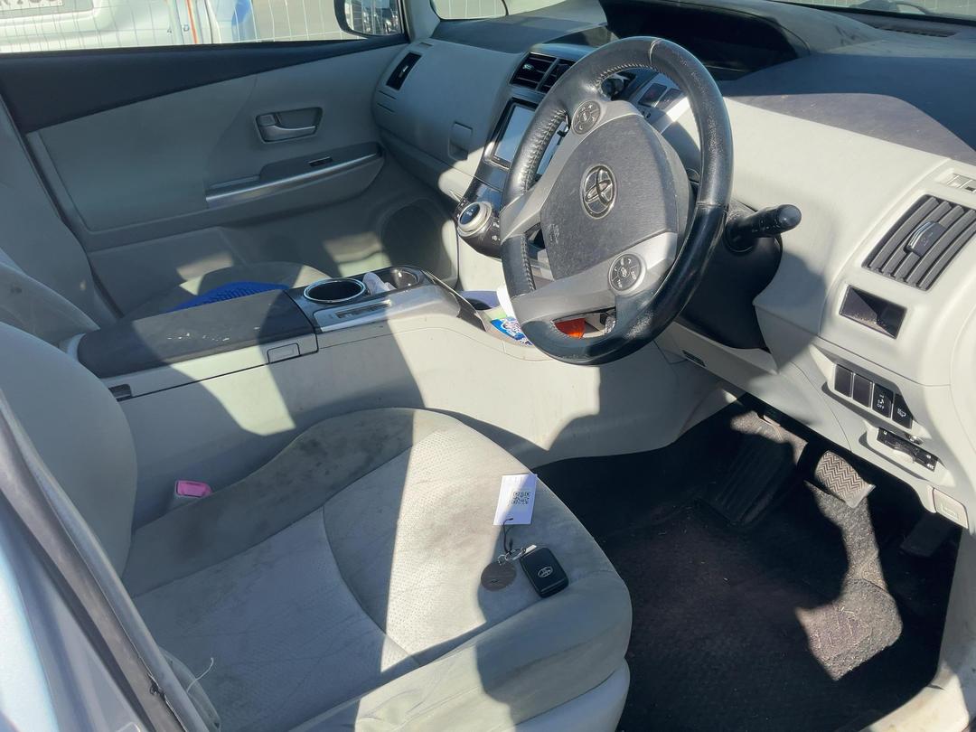 Photo '12' of Toyota Prius V Prius Alpha Photo '12' of Toyota Prius V Prius Alpha