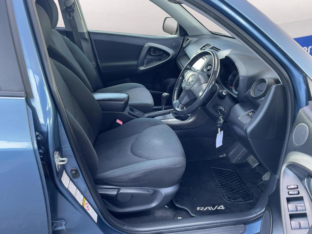 Photo '16' of Toyota Rav4
