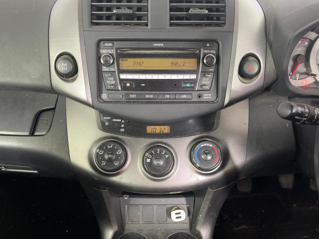 Photo '16' of Toyota Rav4 Photo '16' of Toyota Rav4