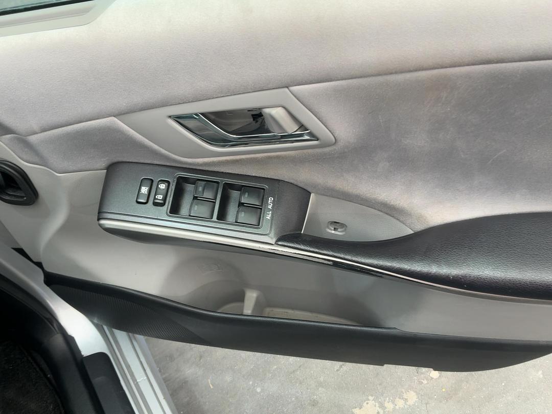 Photo '8' of Toyota SAI