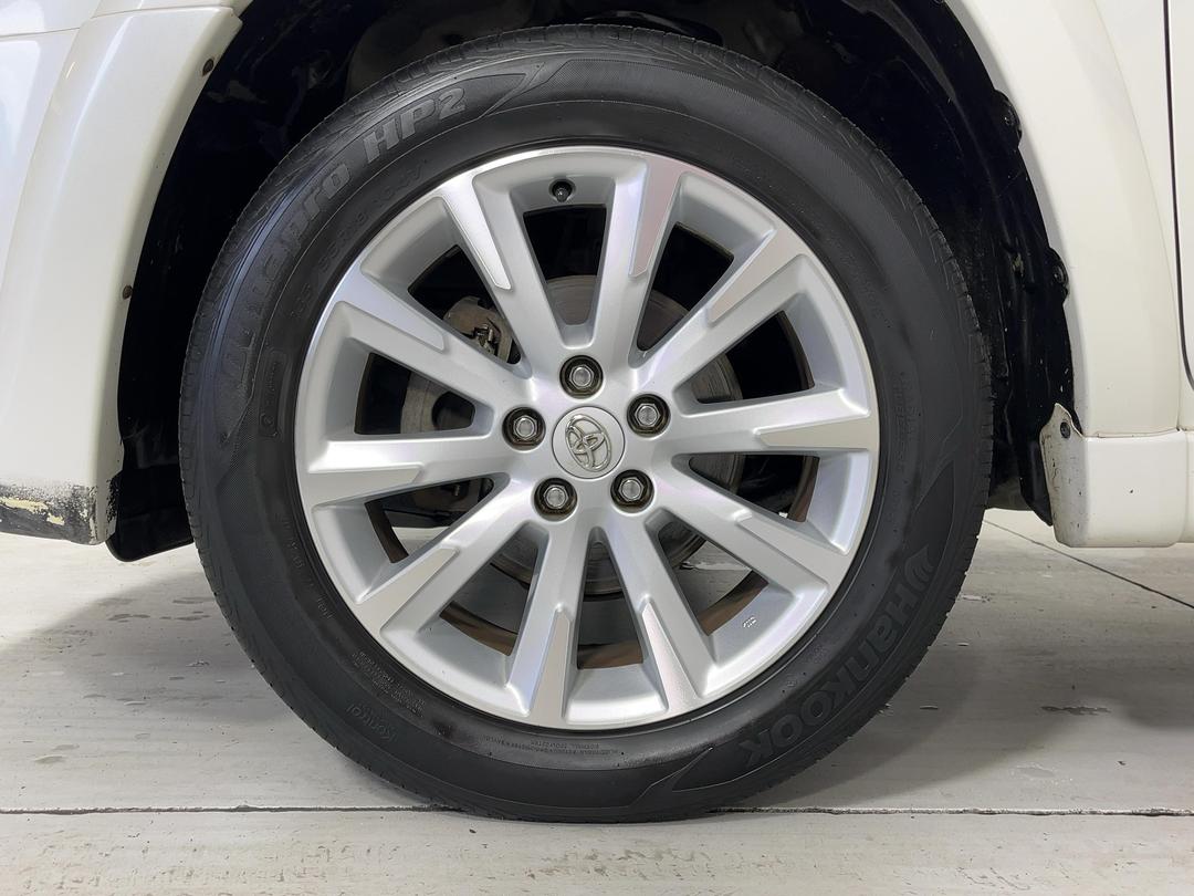 Photo '10' of Toyota Vanguard