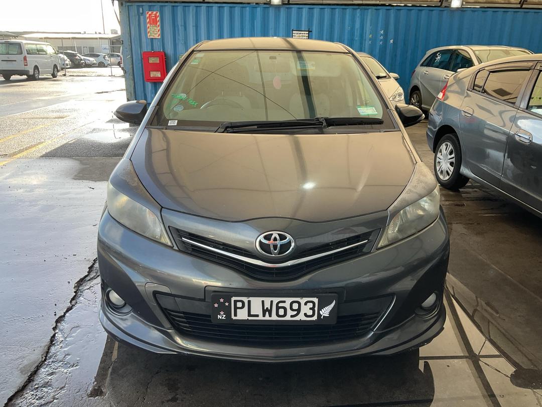 Photo '2' of Toyota Vitz