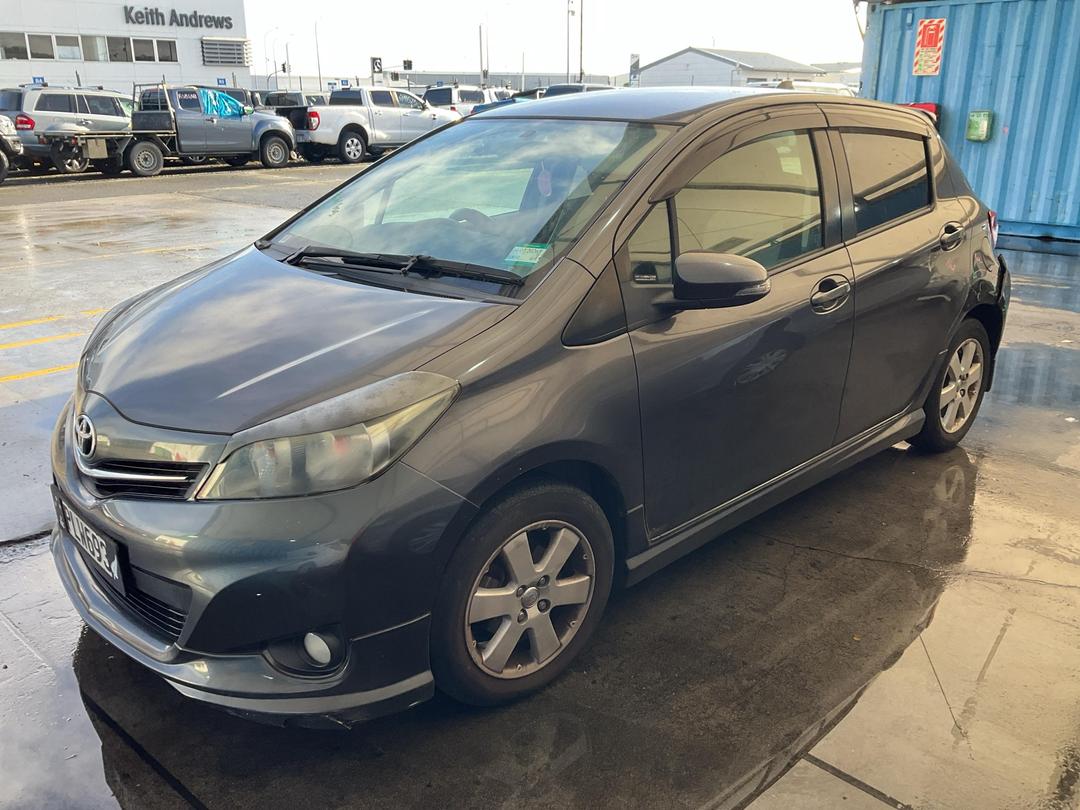 Photo '3' of Toyota Vitz