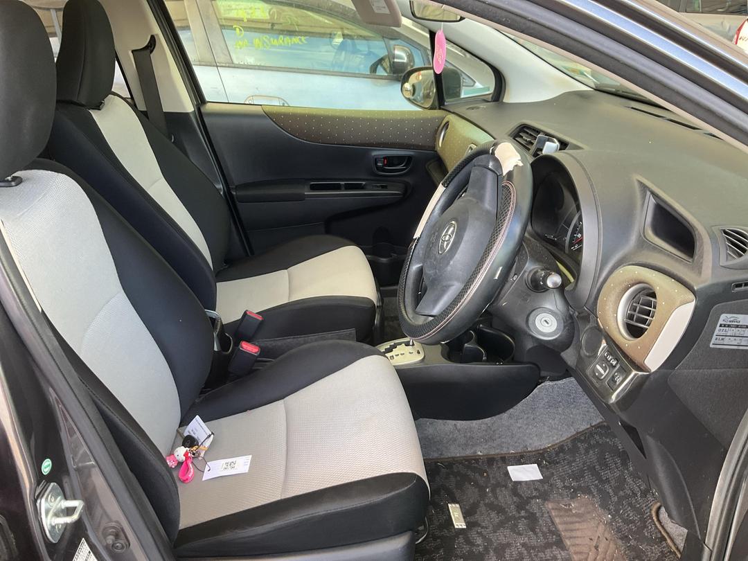 Photo '16' of Toyota Vitz