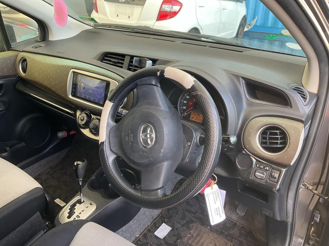 Photo '18' of Toyota Vitz