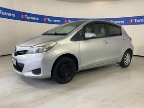Photo '4' of Toyota Vitz