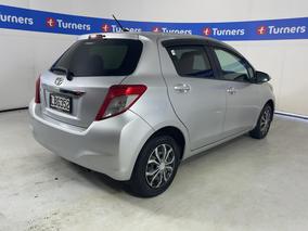 Photo '7' of Toyota Vitz