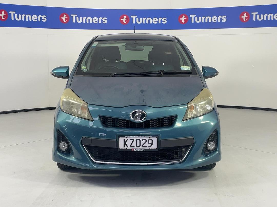 Photo '2' of Toyota Vitz