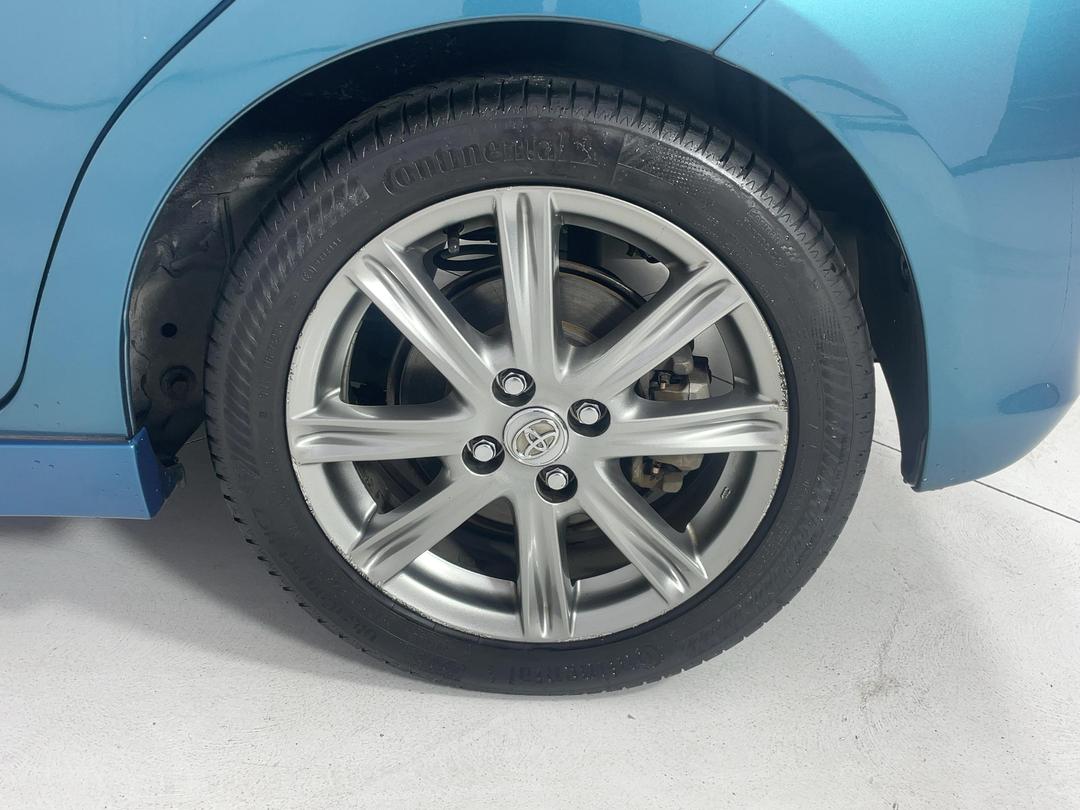 Photo '11' of Toyota Vitz