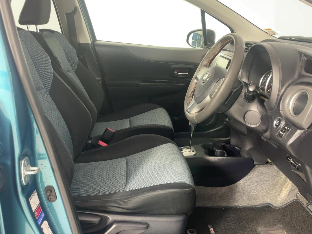 Photo '16' of Toyota Vitz