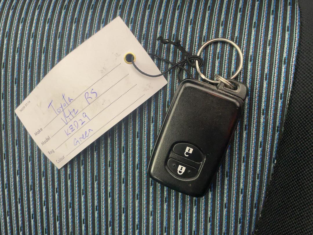 Photo '22' of Toyota Vitz