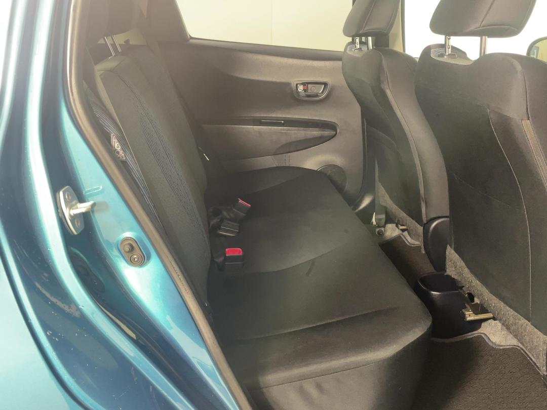 Photo '20' of Toyota Vitz