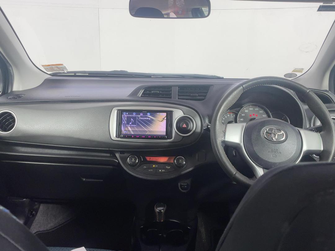 Photo '17' of Toyota Vitz