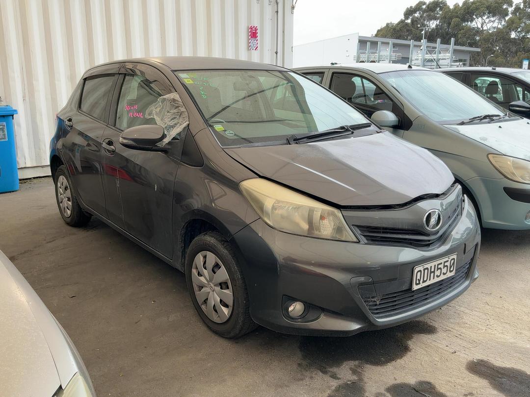Photo '3' of Toyota Vitz Photo '3' of Toyota Vitz