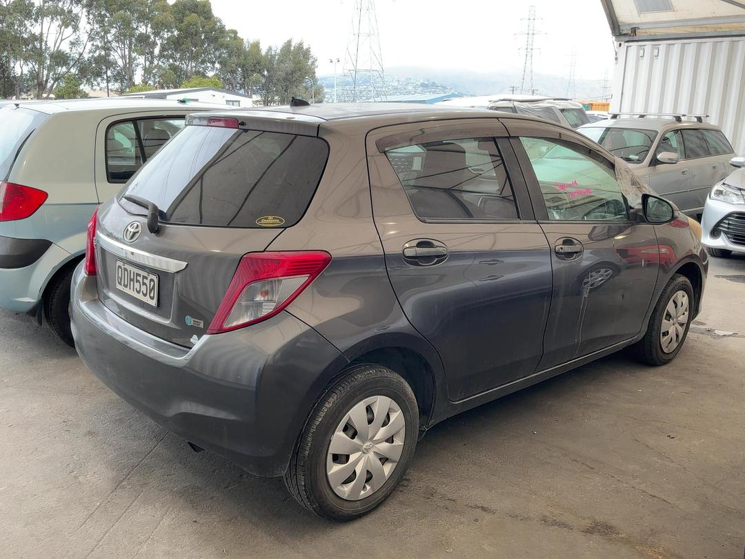 Photo '5' of Toyota Vitz Photo '5' of Toyota Vitz