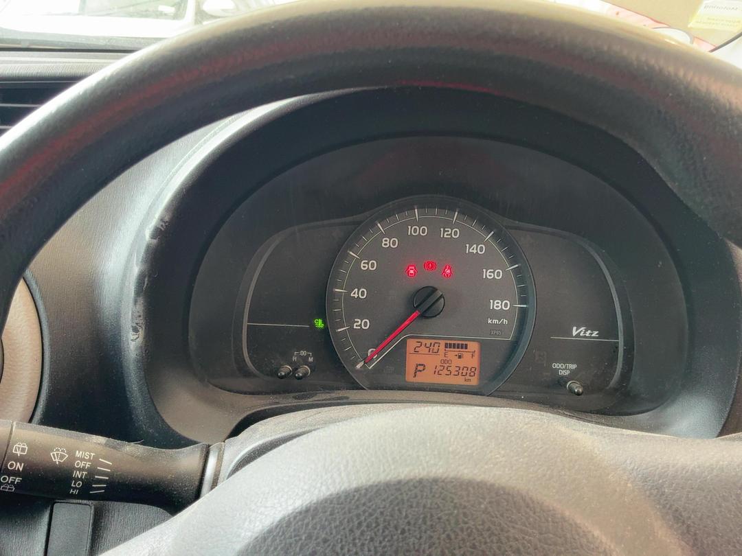 Photo '16' of Toyota Vitz Photo '16' of Toyota Vitz
