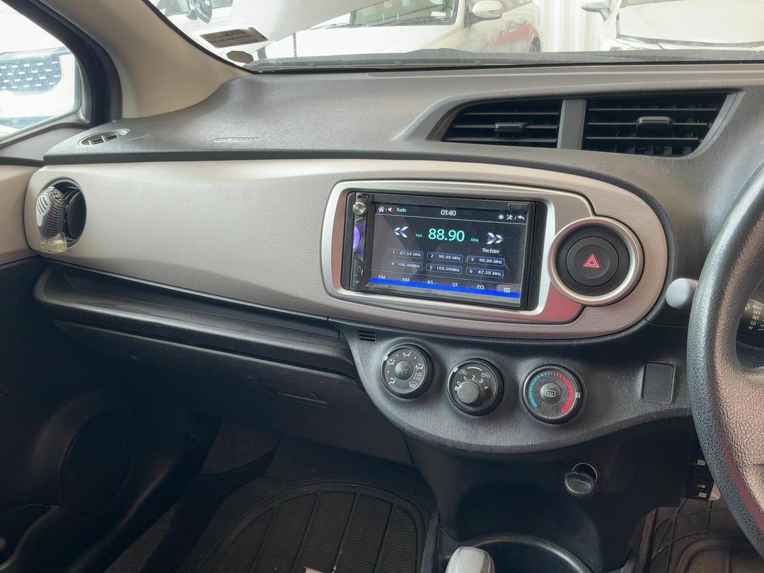 Photo '18' of Toyota Vitz Photo '18' of Toyota Vitz