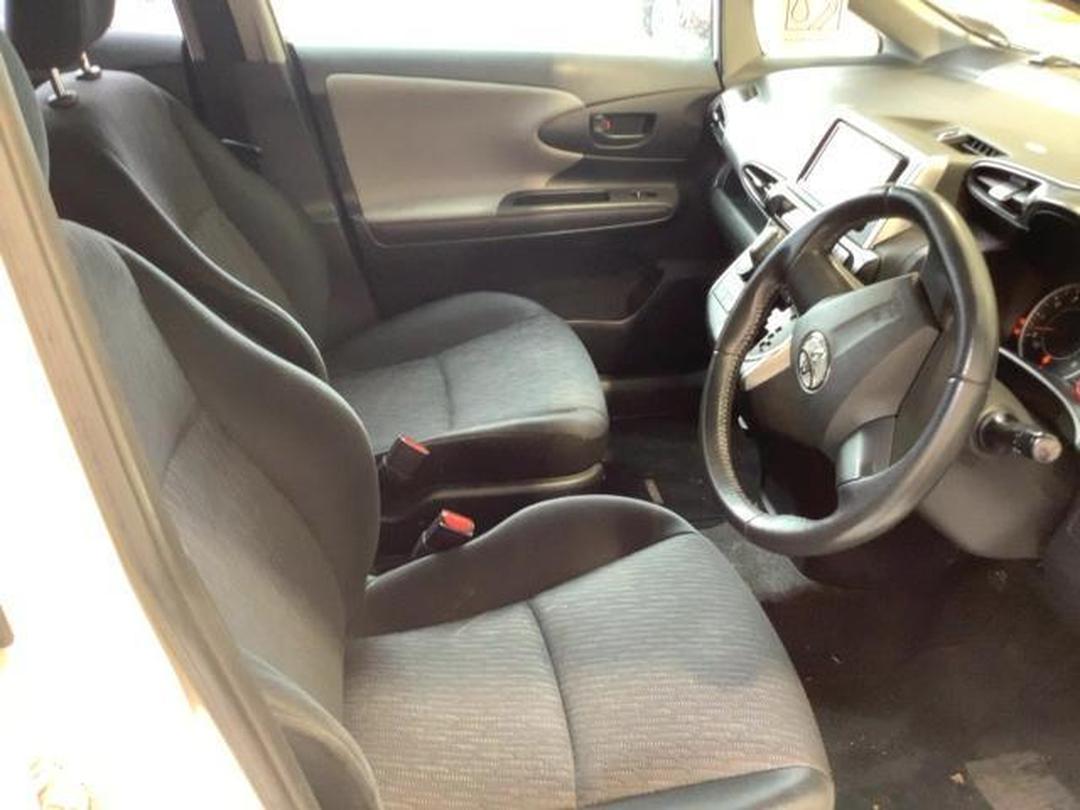 Photo '10' of Toyota Wish