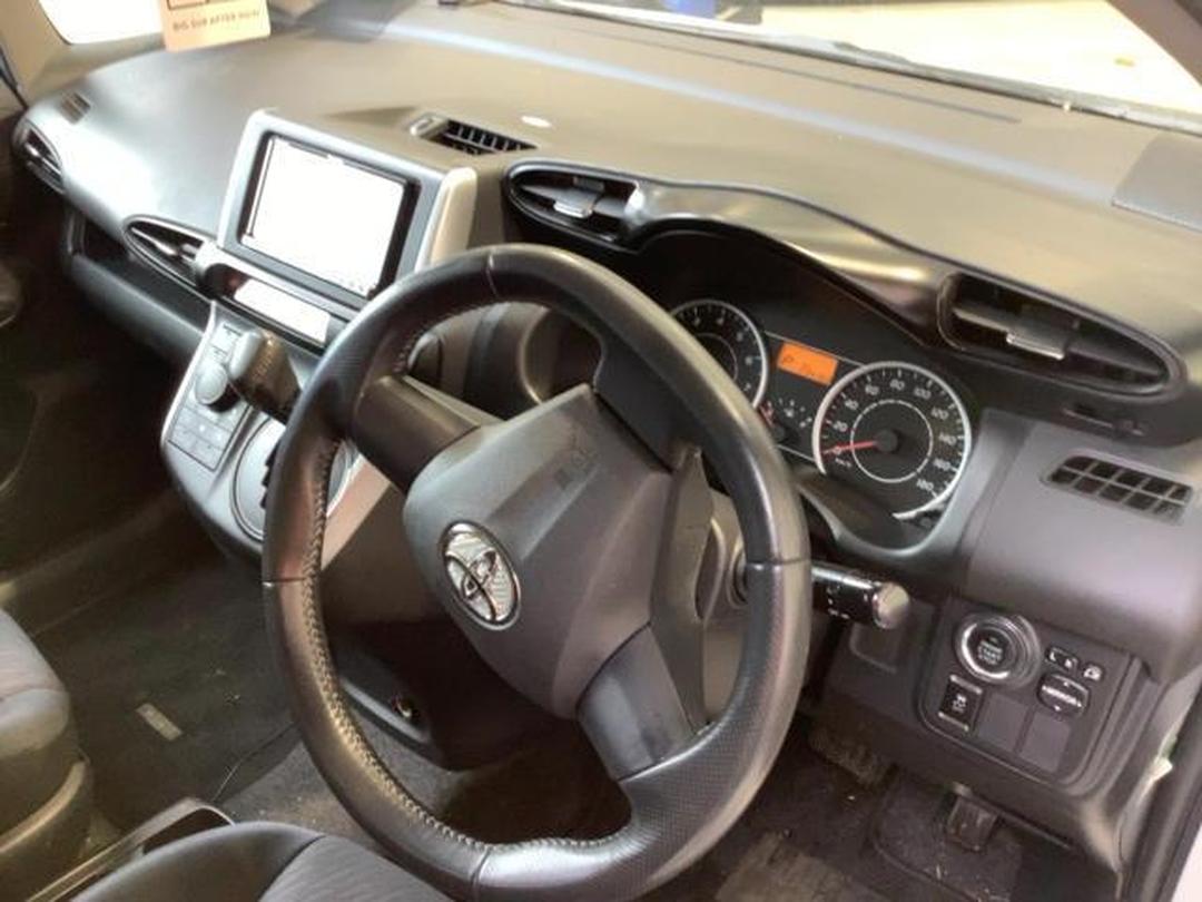 Photo '13' of Toyota Wish