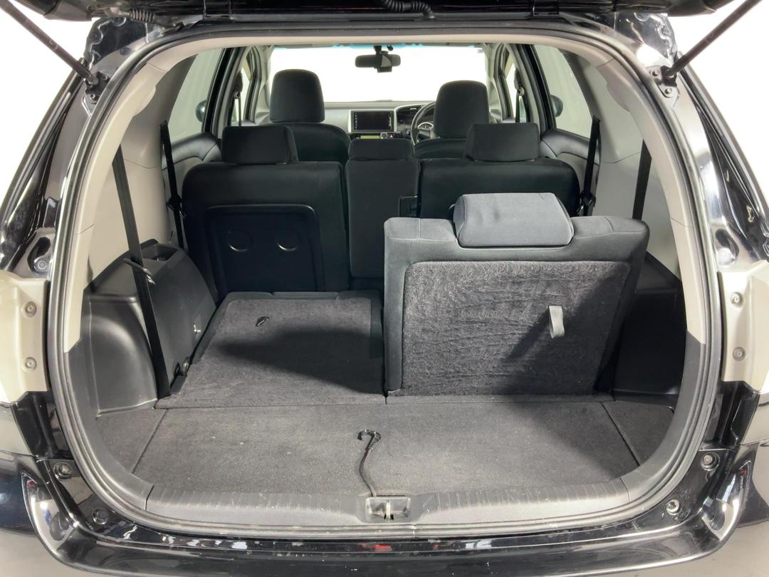 Photo '14' of Toyota Wish