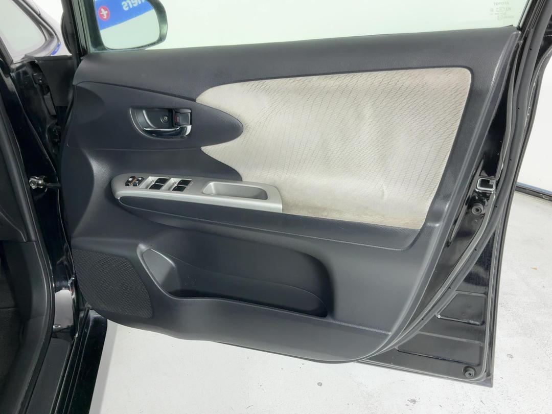 Photo '15' of Toyota Wish