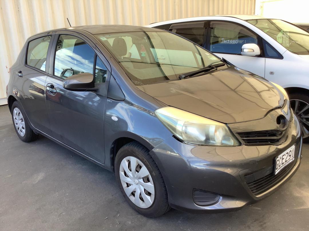 Photo '4' of Toyota Yaris YR