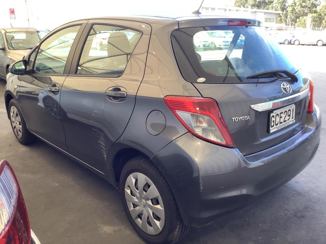 Photo '7' of Toyota Yaris YR