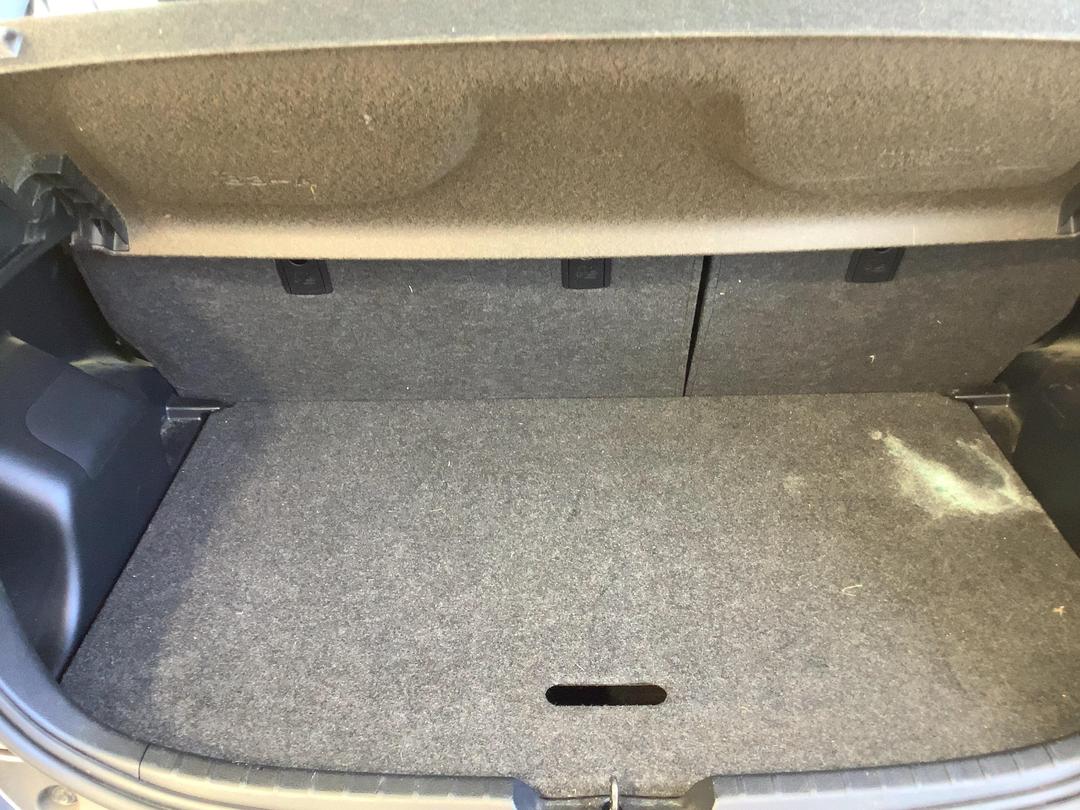 Photo '8' of Toyota Yaris YR