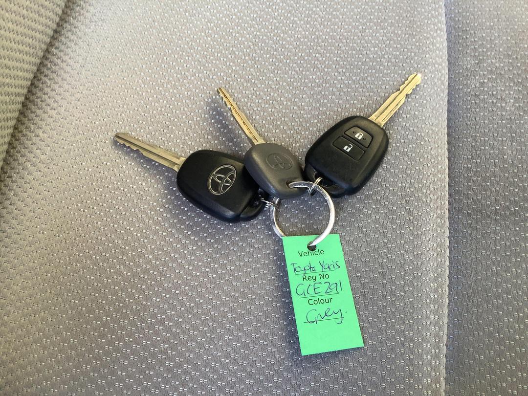 Photo '18' of Toyota Yaris YR