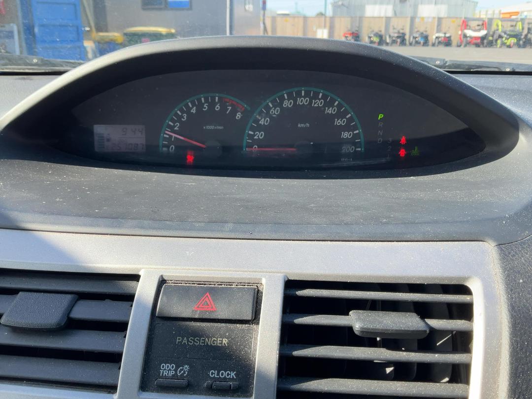 Photo '11' of Toyota Yaris