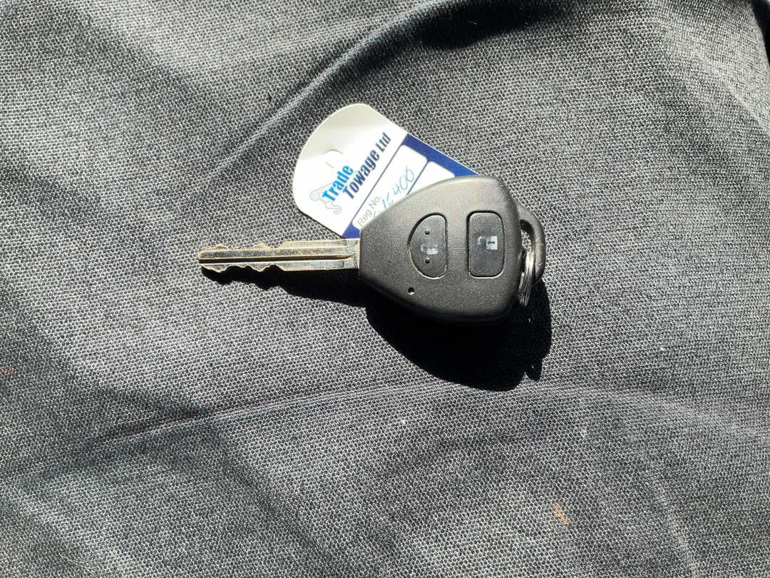 Photo '12' of Toyota Yaris