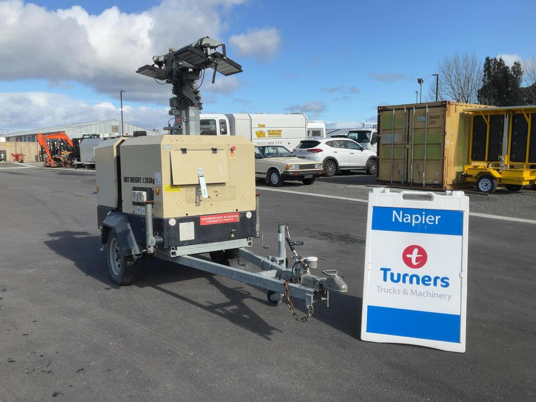 Photo '1' of TRAILER LIGHT TOWER