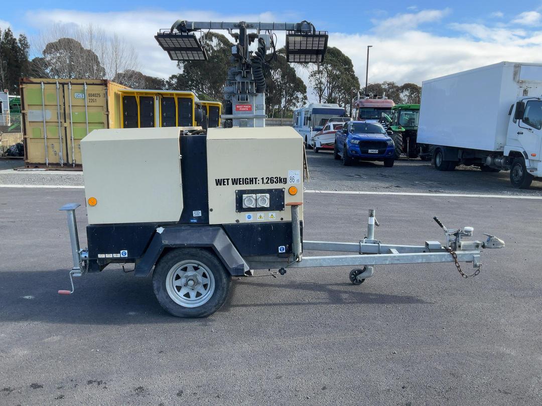 Photo '3' of TRAILER LIGHT TOWER