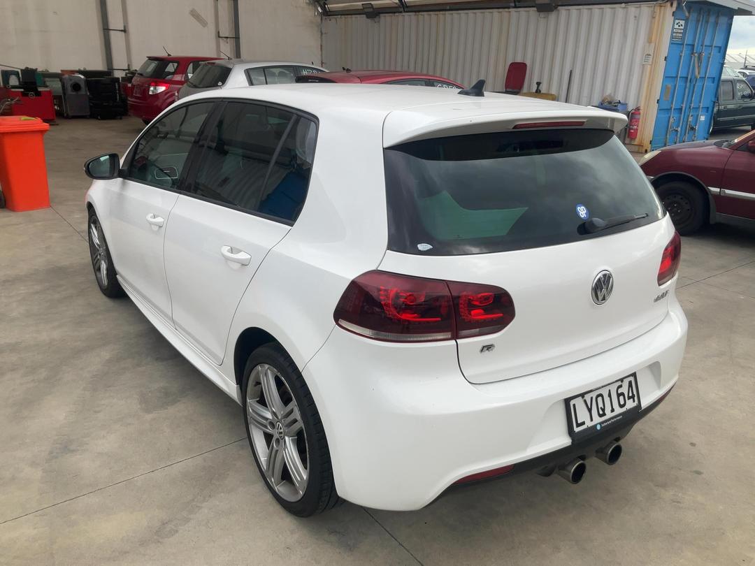 Photo '4' of Volkswagen Golf R