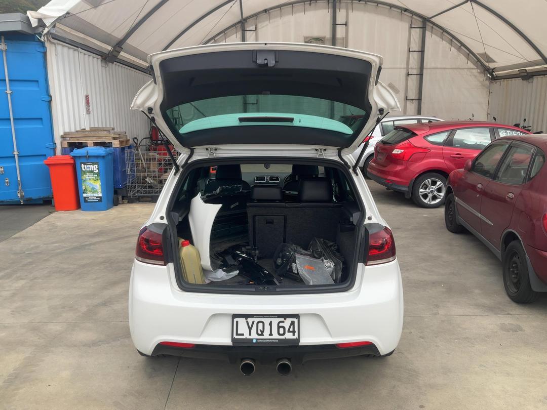 Photo '8' of Volkswagen Golf R