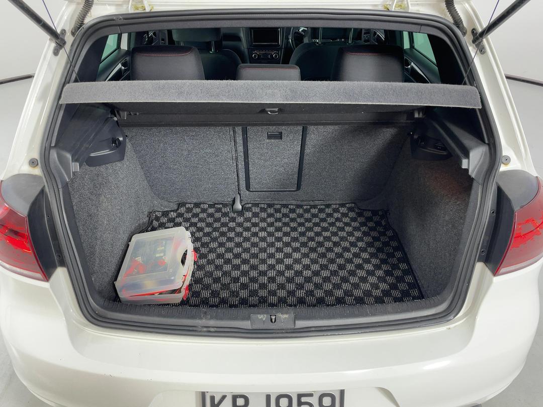 Photo '14' of Volkswagen Golf