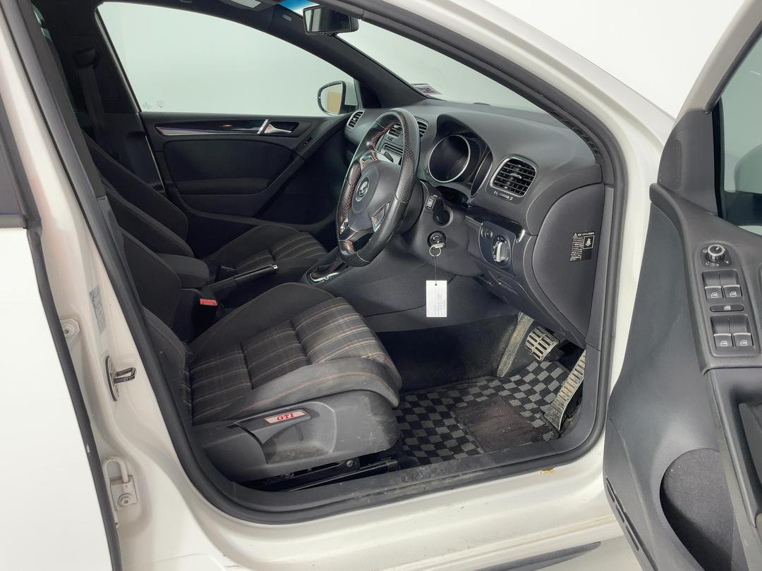 Photo '16' of Volkswagen Golf